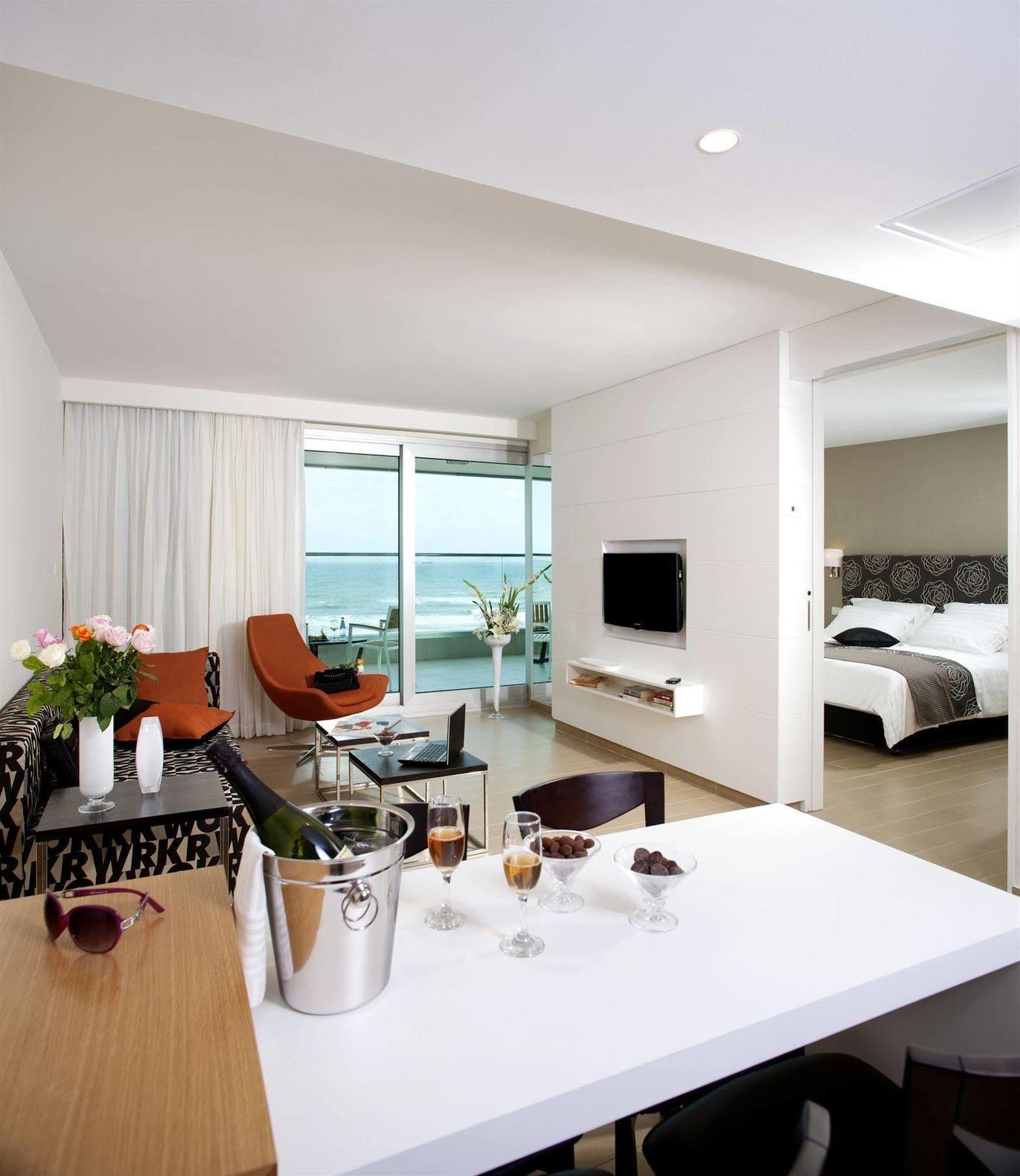 West All Suites Hotel Ashdod Extérieur photo