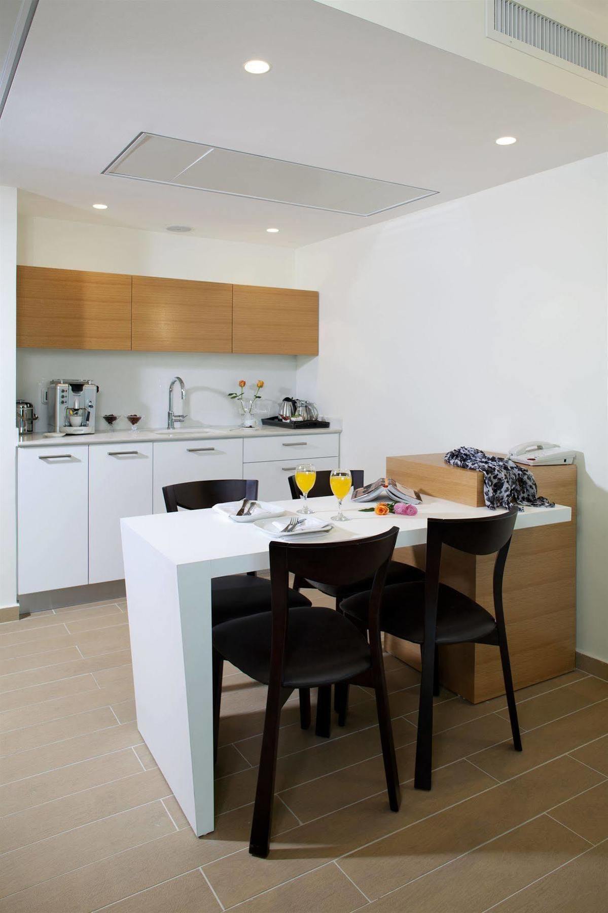 West All Suites Hotel Ashdod Extérieur photo