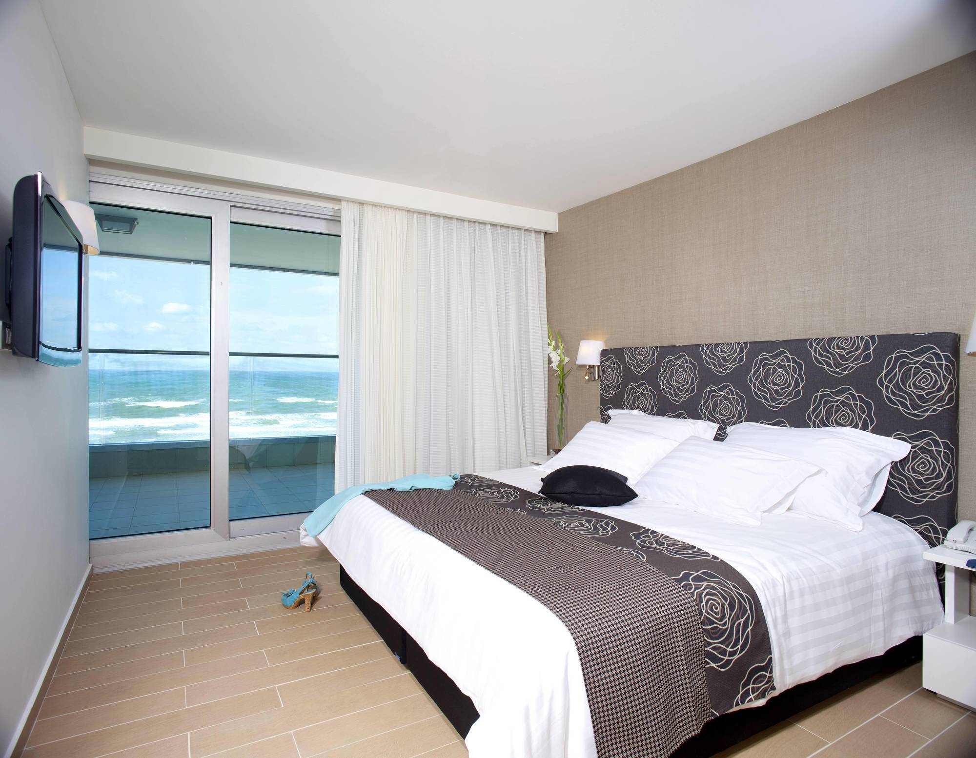 West All Suites Hotel Ashdod Extérieur photo