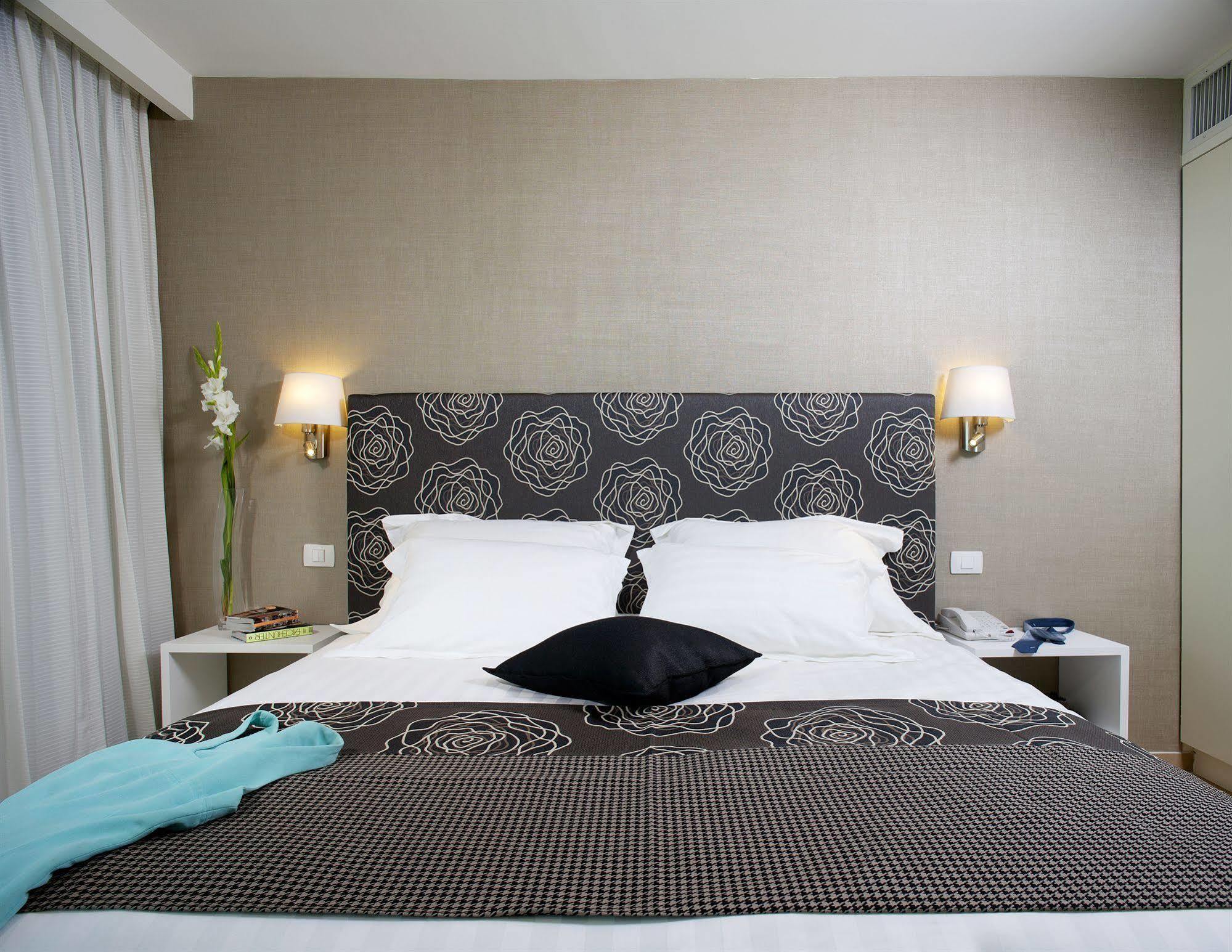 West All Suites Hotel Ashdod Extérieur photo