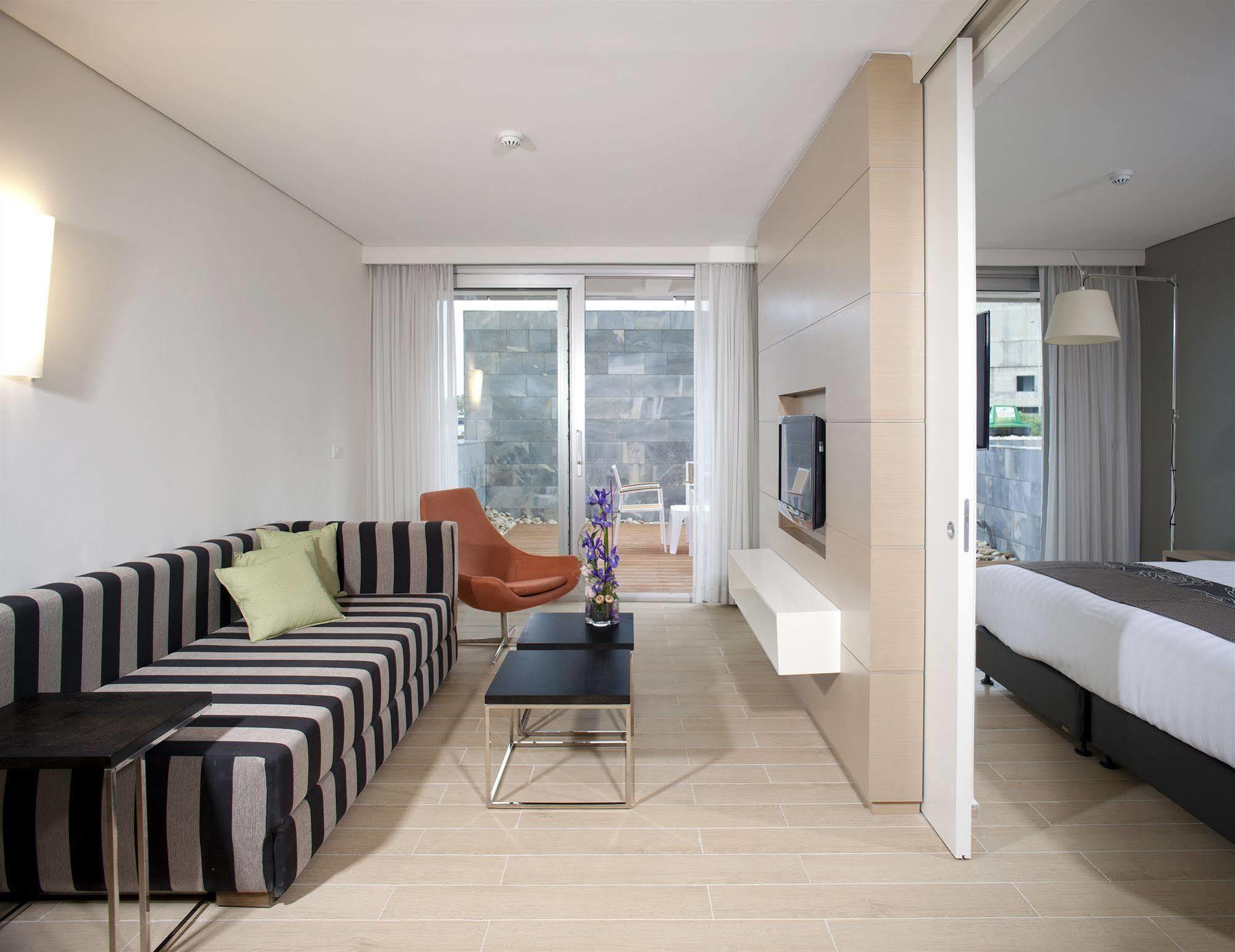 West All Suites Hotel Ashdod Extérieur photo