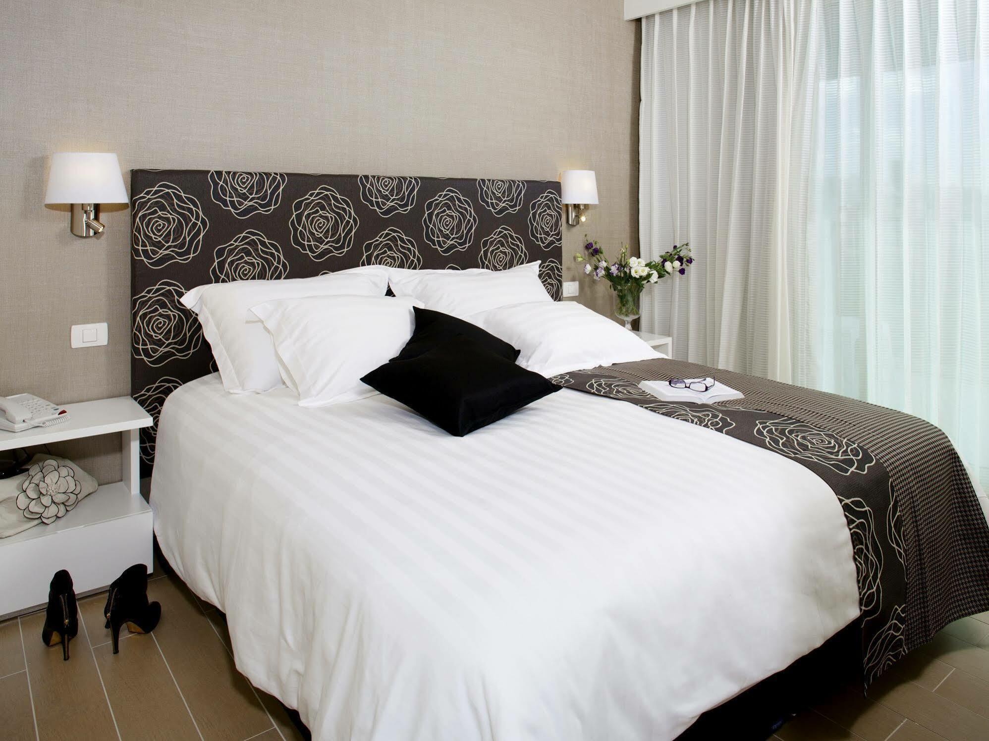 West All Suites Hotel Ashdod Extérieur photo